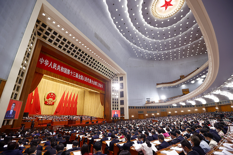 李克強“報告”到這里，接連3次被掌聲打斷